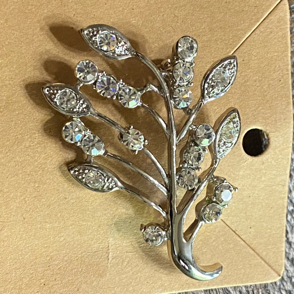 Sparkling Rhinestone Silvertone Brooch Pin - Picture 2 of 3